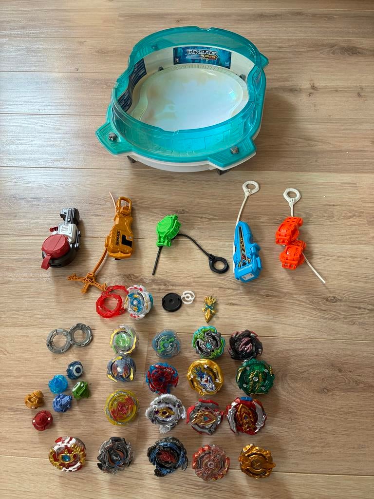 Grote Beyblade Burst set met stadion en veel Beyblades, Ophalen of Verzenden