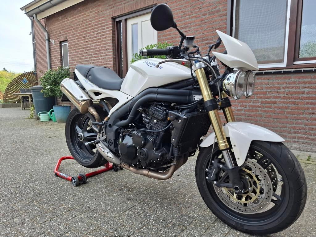 Triumph Speed Triple 1050, Occasion, Motorrijbewijs A, 3 cilinders, Particulier