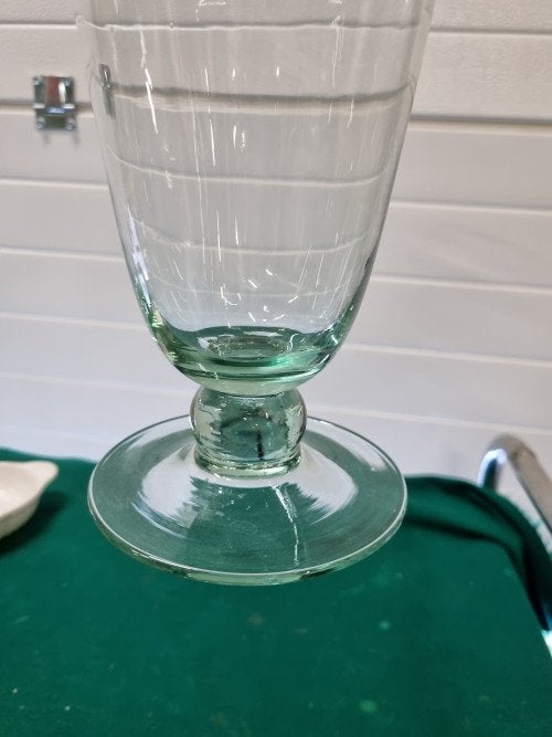 Vaas trompet vorm op voet glas, Ophalen of Verzenden