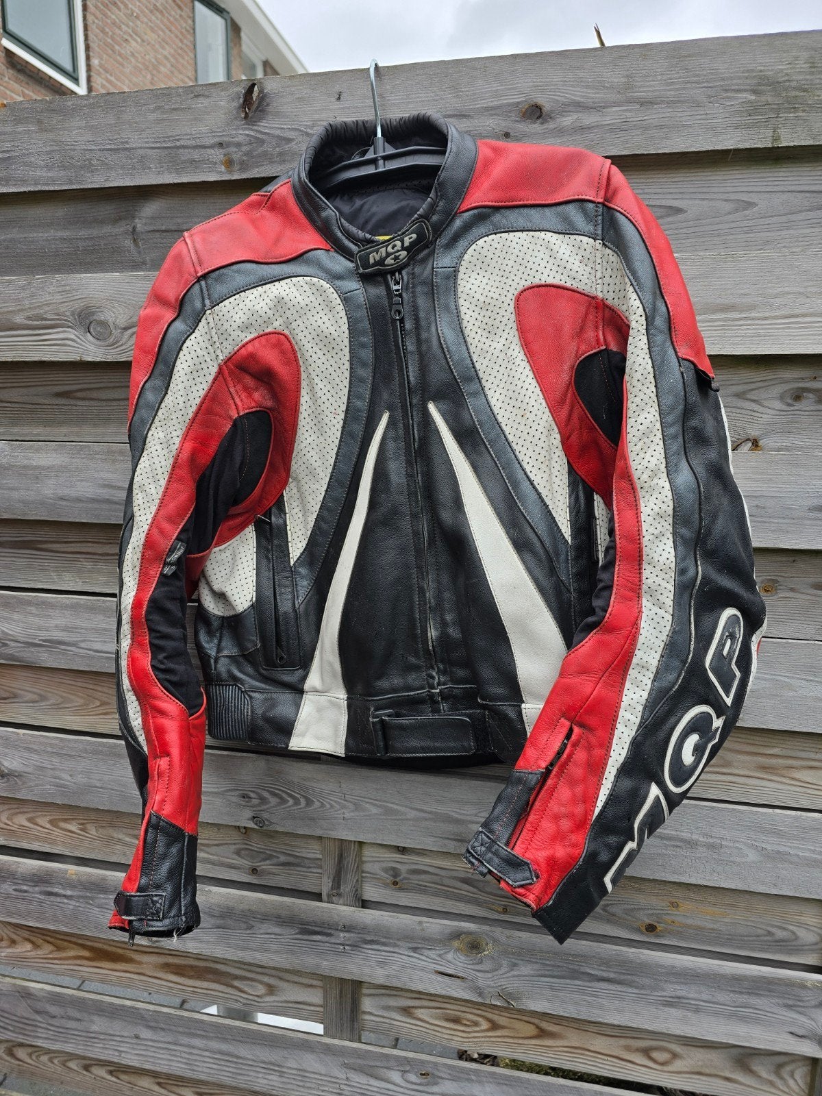 MQP motorjas maat 56 met rugprotector - Goed gedragen, Motoren, Ophalen, Heren, MQP, Jas | leer