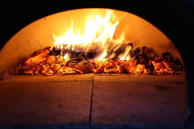 Home made pizza uit authentieke steenoven pizzaoven, Ophalen, Nieuw