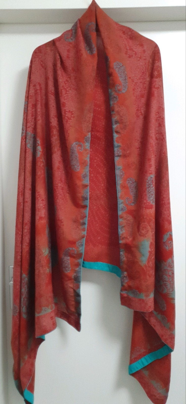 Prachtige oranje/rood/turquoise sjaal met patroon, Maat 46/48 (XL) of groter, Ophalen of Verzenden, Sjaal, Onbekend