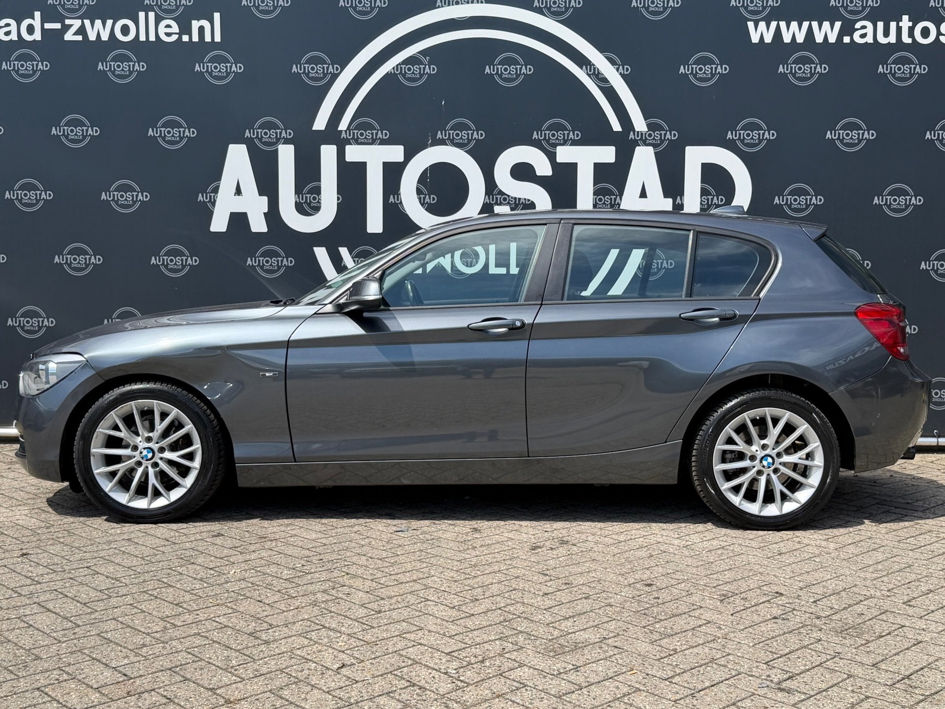 BMW 1-serie 116d High Executive Automaat / Navi / Airco / AP, Auto's, Euro 5, Zwart, 4 cilinders, 116 pk