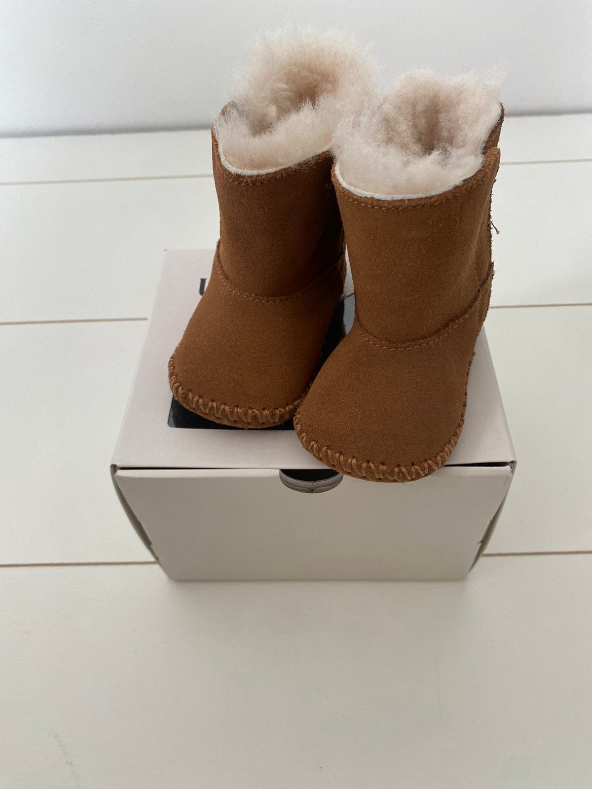 Baby uggs maat 16, Ophalen, Zo goed als nieuw, Jongetje of Meisje, Schoentjes