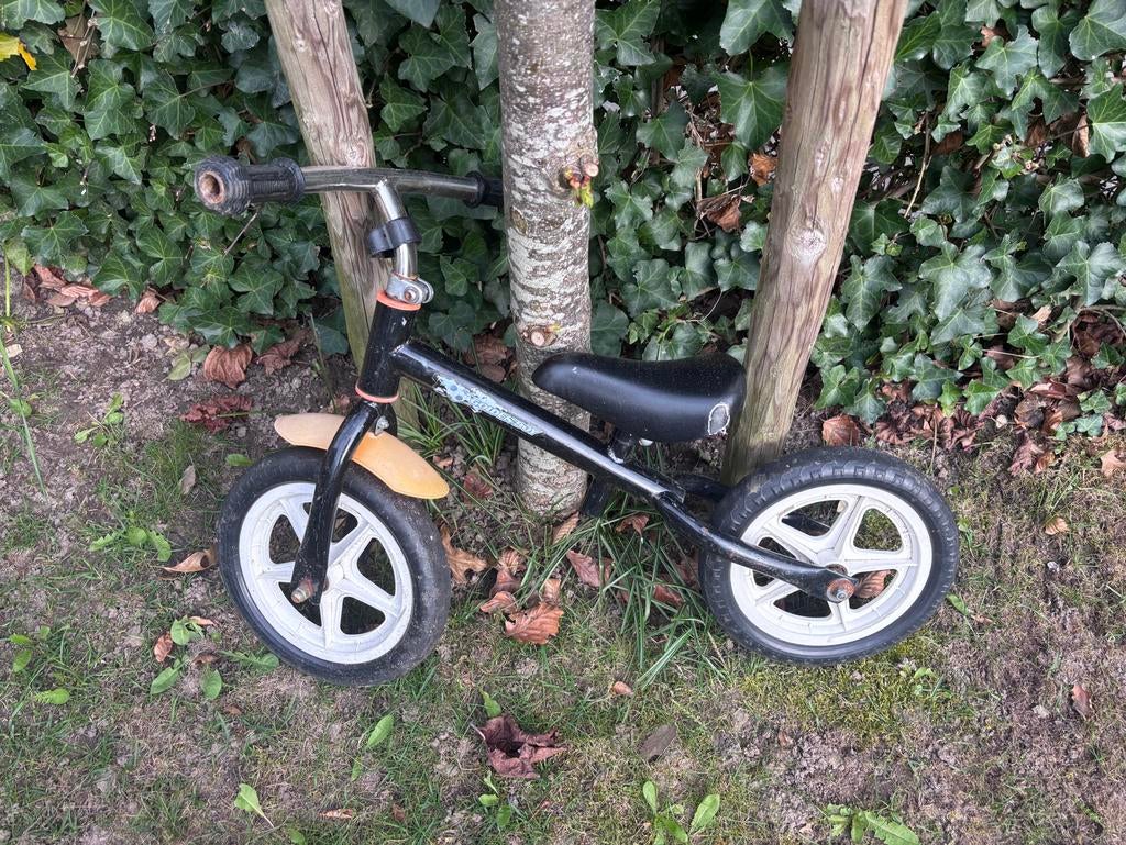 Gebruikte kinderloopfiets, zwart met witte wielen, Ophalen, Gebruikt, 16 tot 20 inch