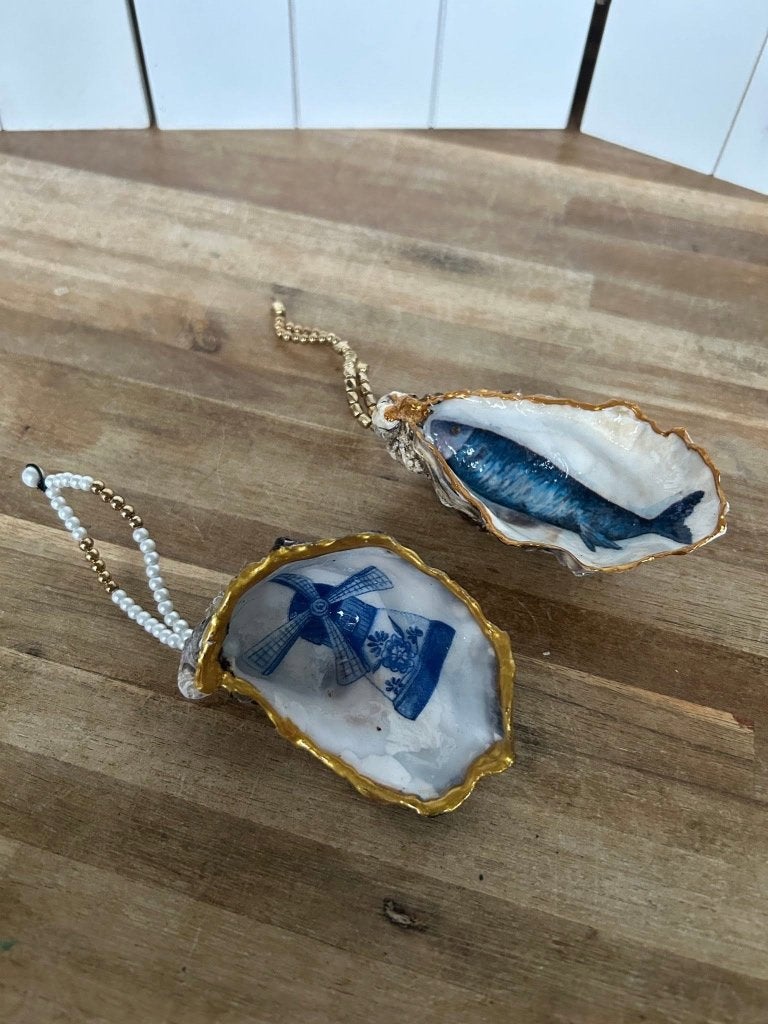 2 Luxe handgemaakte oesterschelp hangers Delfts blauw, Ophalen of Verzenden, Zo goed als nieuw, Versiering, Kerst of Sinterklaas