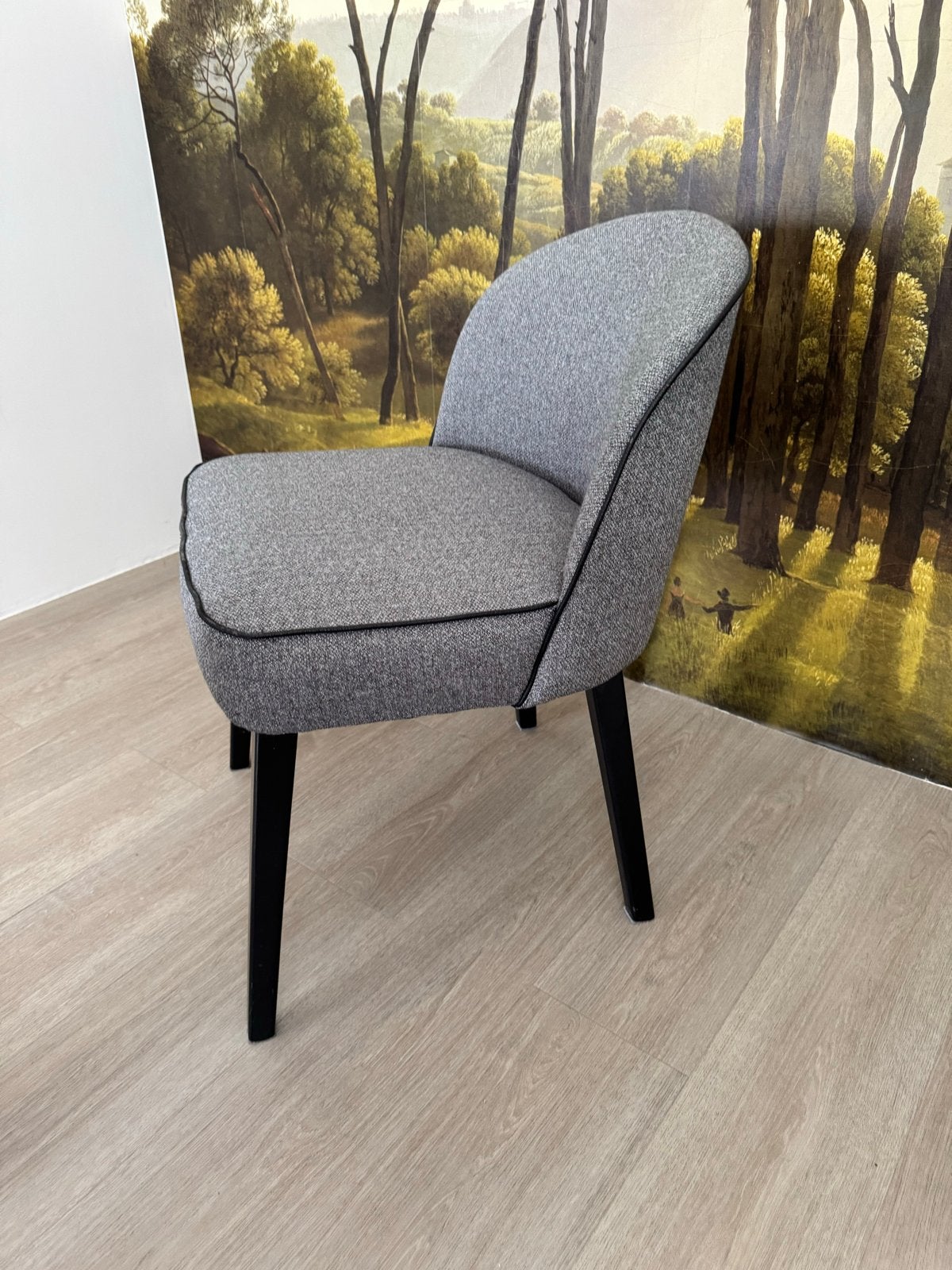 4 Stijlvolle lichtgrijze eetkamerstoelen met wollen bekl, Ophalen of Verzenden, Zo goed als nieuw, Vier, Grijs