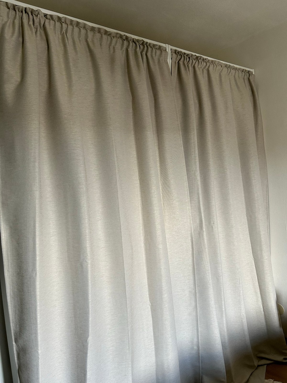 2 x Gordijnen, beige, 145x300 cm, Ophalen, Verduisterend, Beige, Zo goed als nieuw