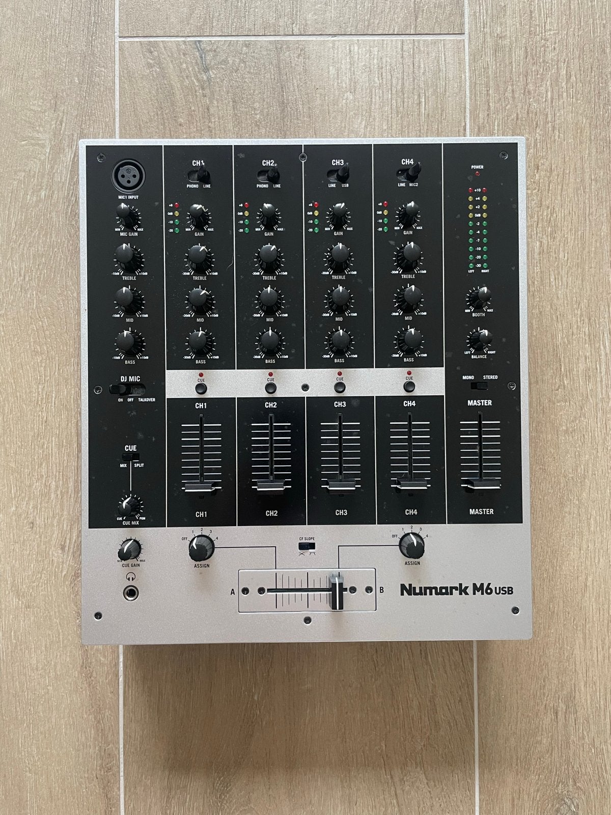 Numark M6 USB DJ Mixer - 4-kanaals met USB-audio-interface, Muziek en Instrumenten, Mengpanelen, Ophalen, Gebruikt, Minder dan 5 kanalen