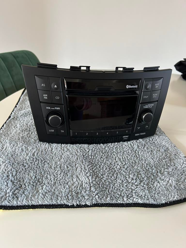 Suzuki Swift radio bleutooth, Ophalen, Zo goed als nieuw