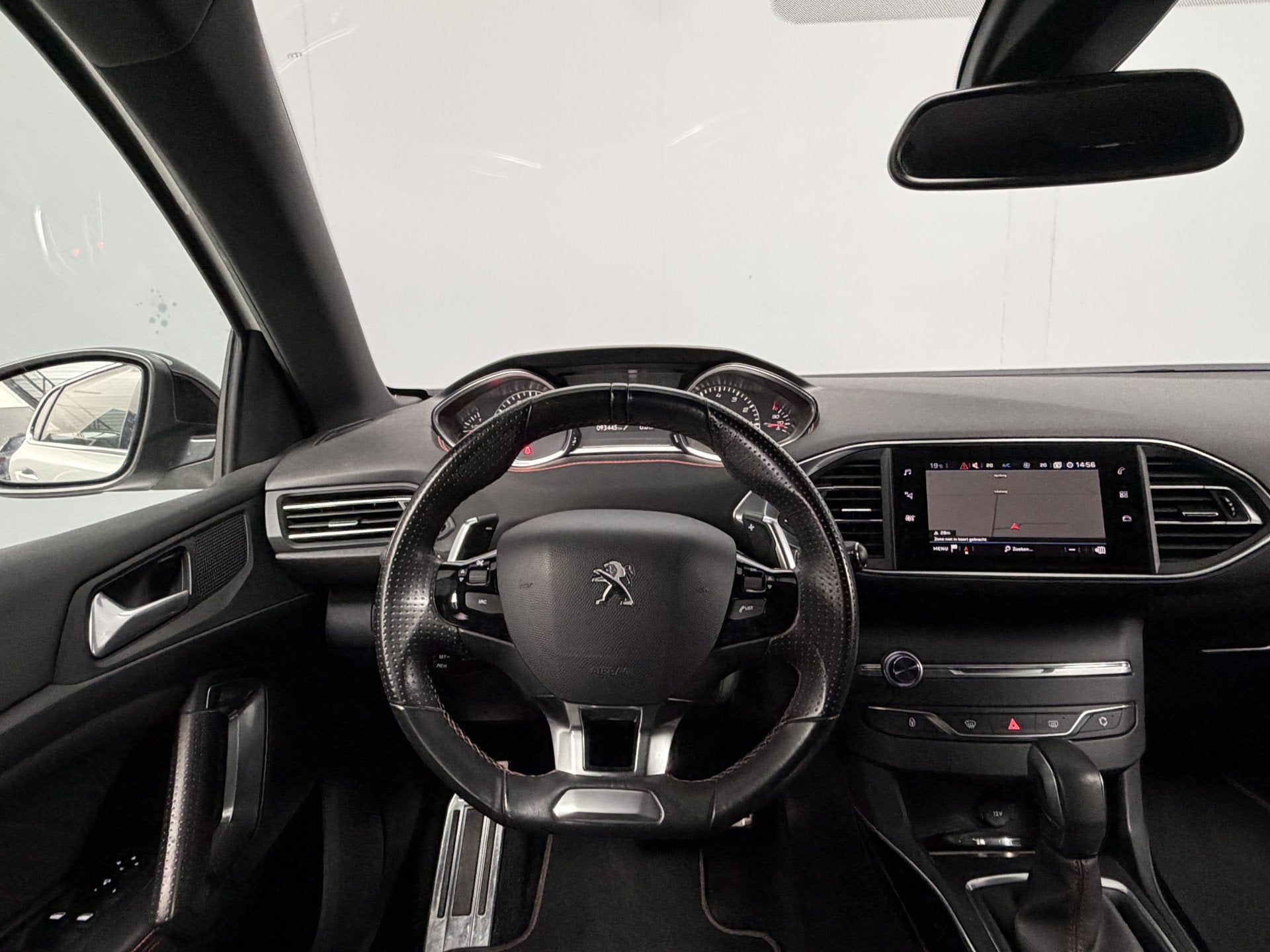 Peugeot 308 1.2 PureTech GT-Line Automaat|Camera|Carplay|Rie, Auto's, Peugeot, Gebruikt, Zwart, 1199 cc, Parkeersensor
