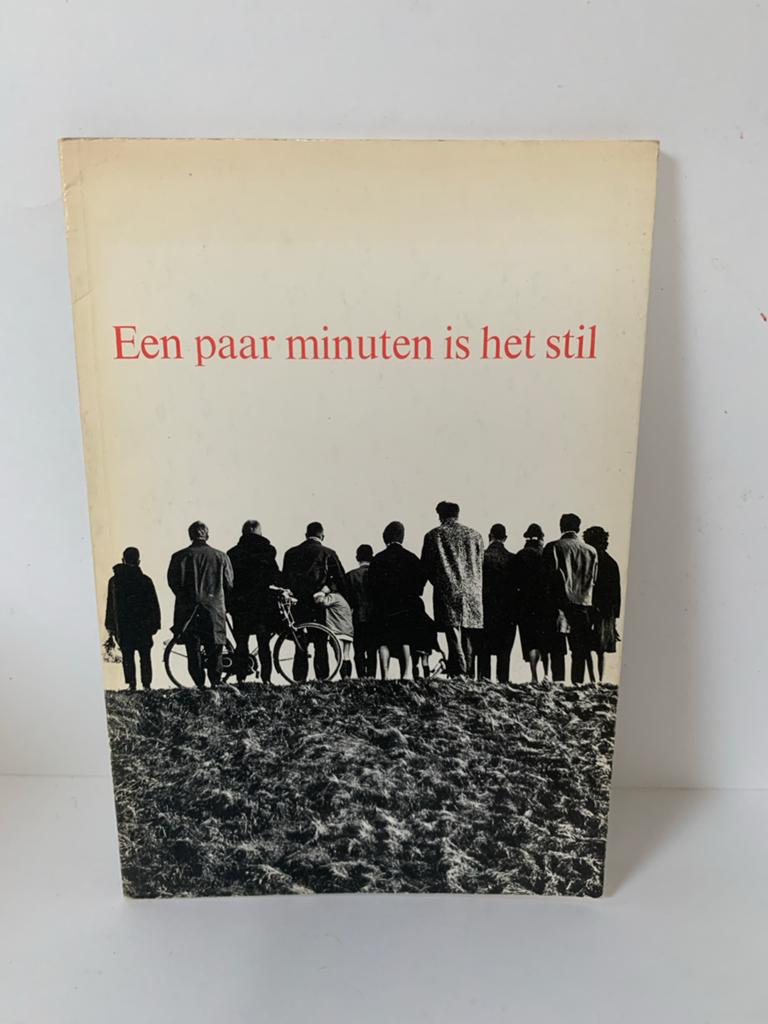 Een paar minuten is het stil Beelden van de oorlog, Boeken, Ophalen of Verzenden, Gelezen