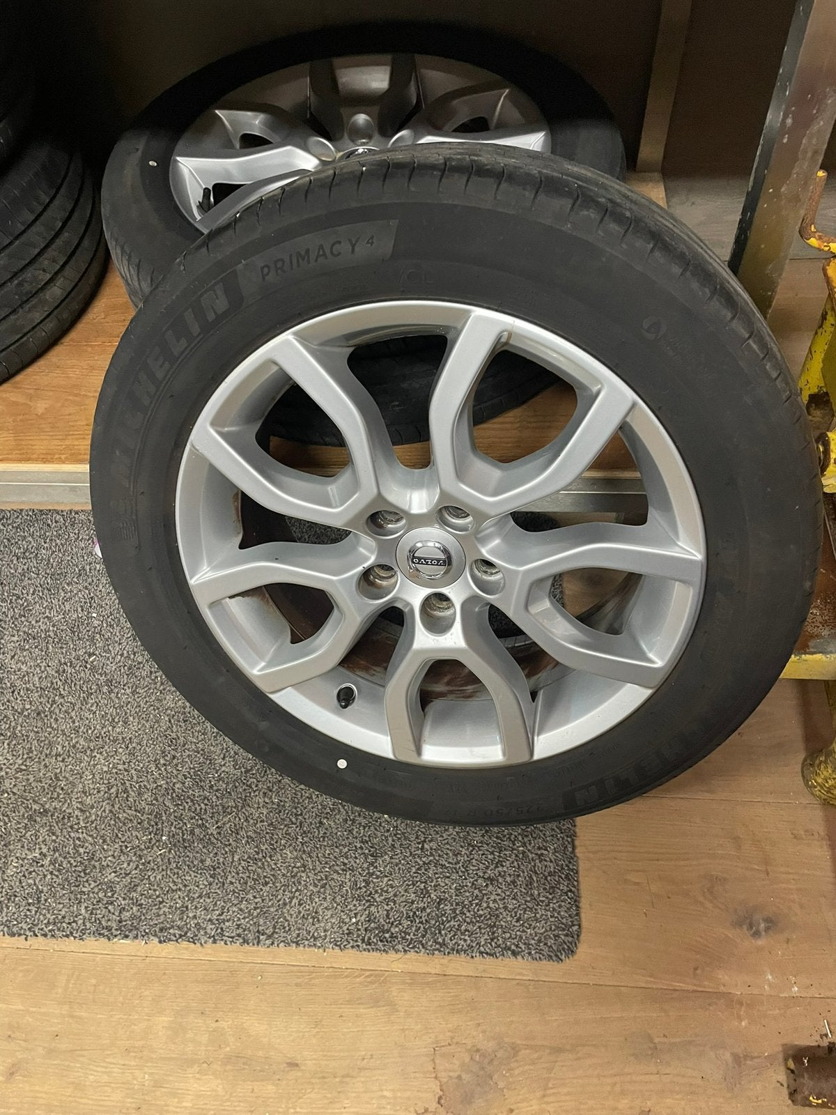 Volvo v70 velgen en banden zgan 17 inch, Auto-onderdelen, Banden en Velgen, Ophalen, Velg(en), 17 inch, Zomerbanden