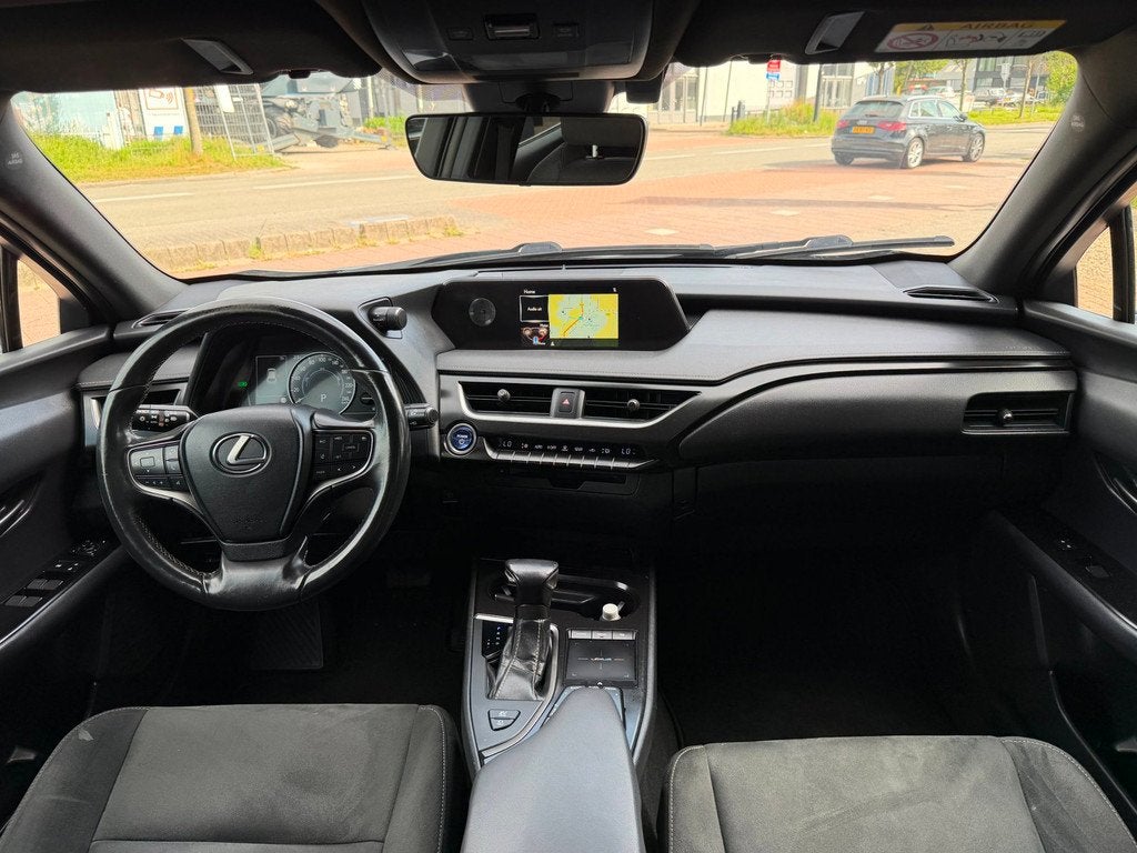 Lexus UX 250h First Edition AUT|Clima|Cruise|NAVI|Cam, Auto's, Lexus, 12 maanden, Gebruikt, 4 cilinders, Alcantara