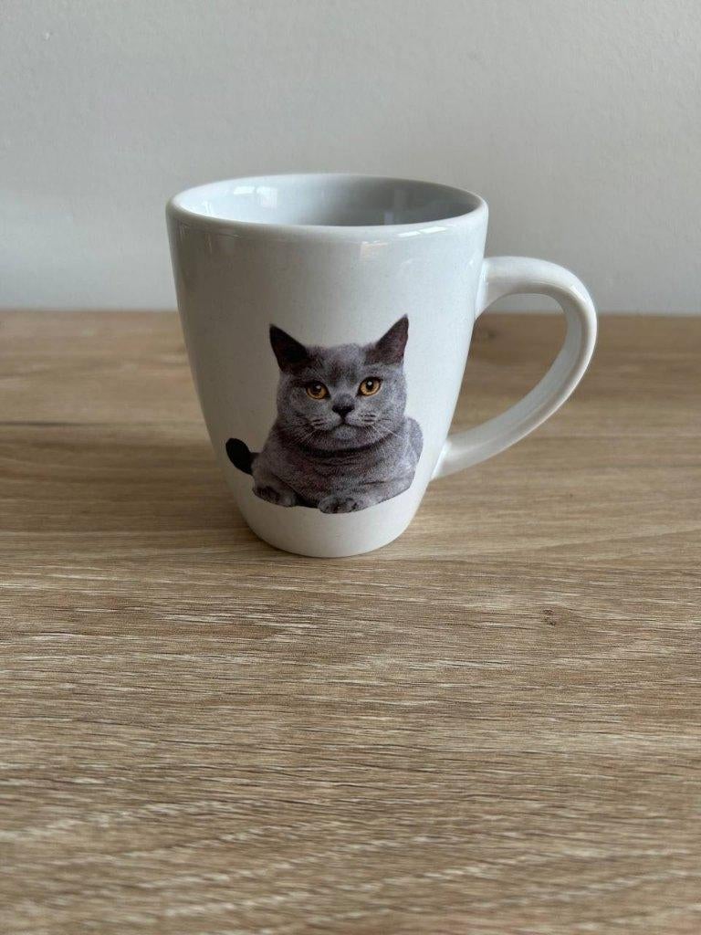 Mok grijze kat Siaki, Huis en Inrichting, Keuken | Servies, Ophalen, Gebruikt, Keramiek, Overige stijlen