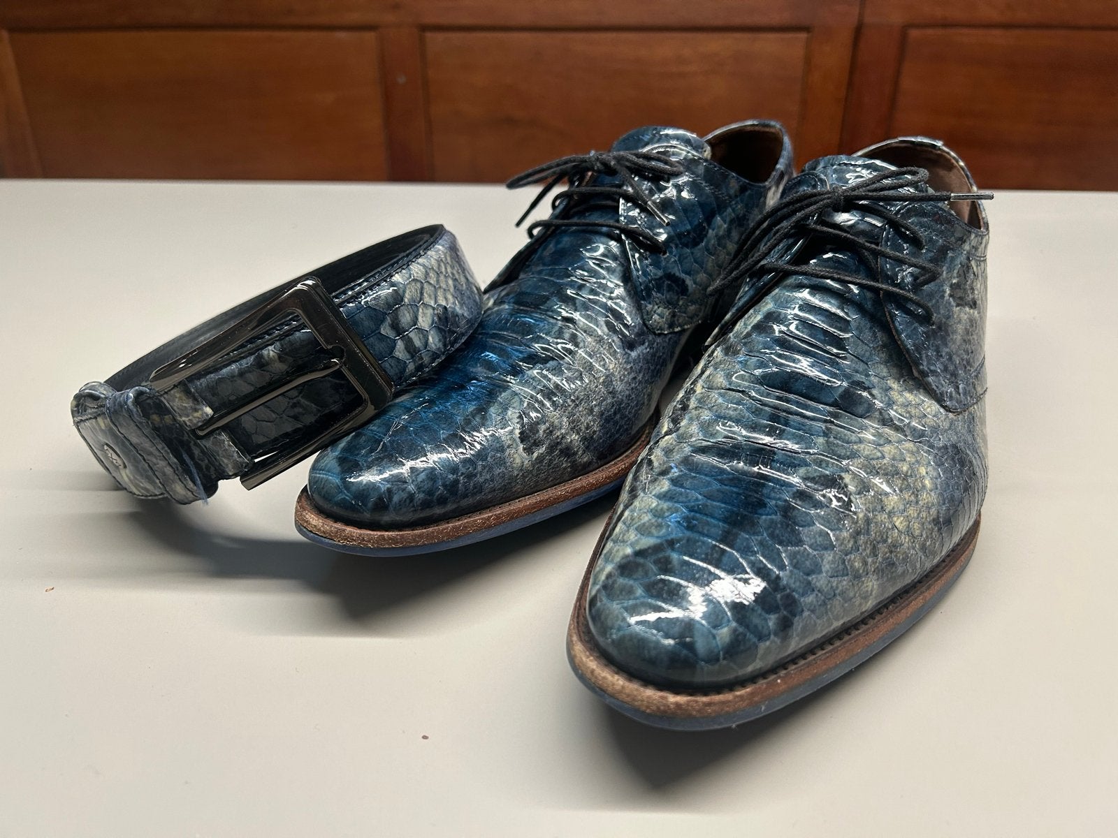 Floris van Bommel schoenen slangenprint en bijpassender riem, Ophalen of Verzenden, Gedragen, Blauw, Veterschoenen