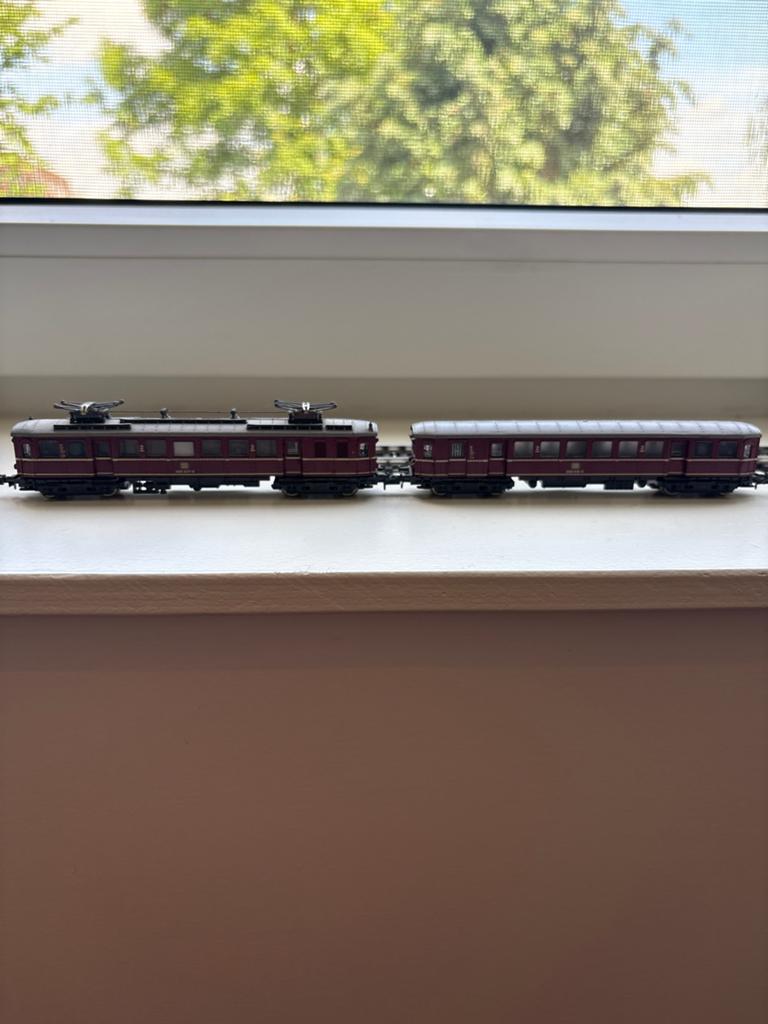 N spoor treinstel - Locomotief en Wagon, Overige merken, Gelijkstroom, Ophalen of Verzenden, Analoog