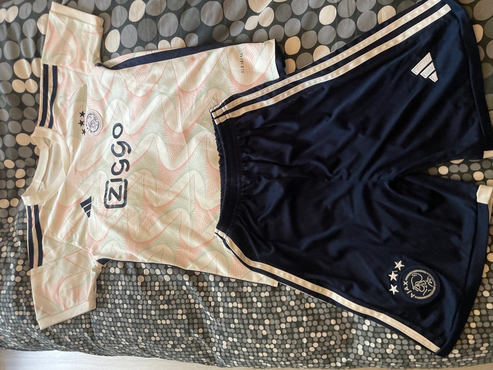 Ajax uitshirt en broekje 2022/2023 maat 140/152, Wit, Nieuw, Ophalen of Verzenden, Voetbal