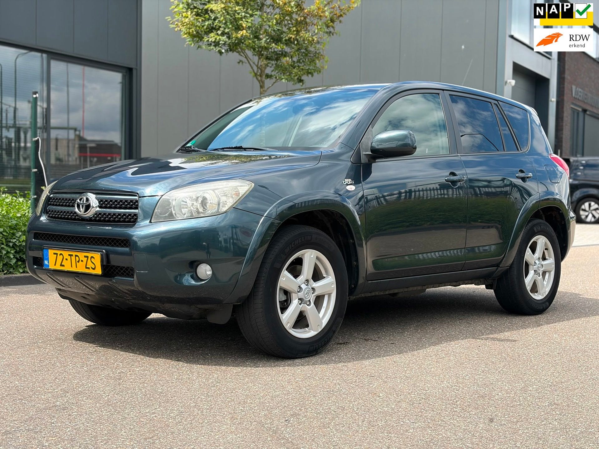 Toyota RAV4 2.2 D-CAT Executive Export, Auto's, Gebruikt, Zwart, 4 cilinders, 2000 kg
