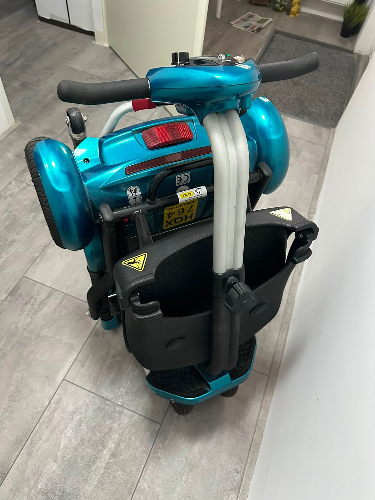 Scootmobiel Bobby Blue Deluxe 3W Luchtbanden, Ophalen, Zo goed als nieuw