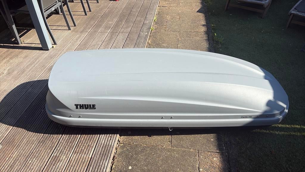 Thule Pacific 780 dakkoffer te huur - 30 euro per week, Ophalen, Zo goed als nieuw
