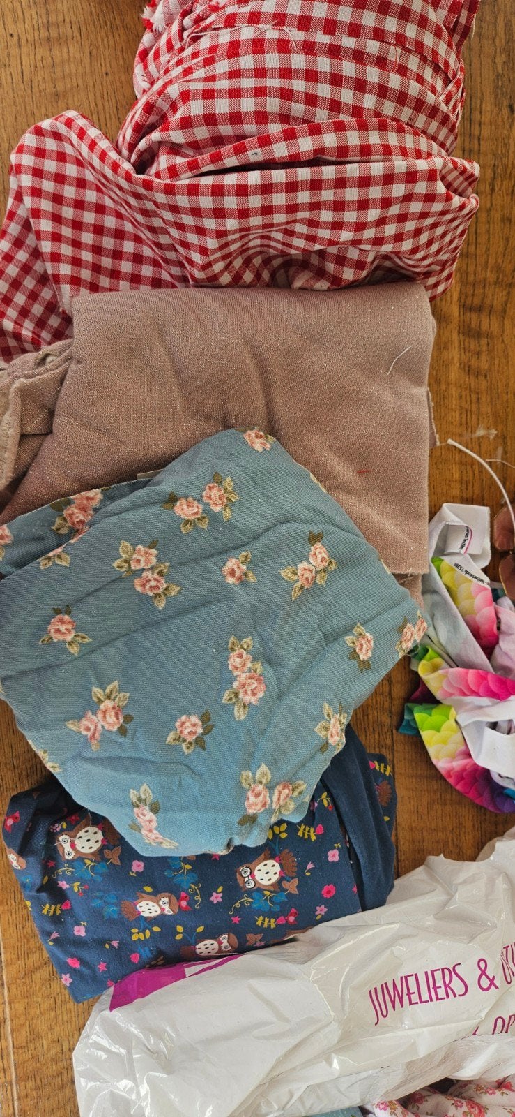 Restanten stof - diverse patronen en materialen, Hobby en Vrije tijd, Stoffen en Lappen, Ophalen, Overige materialen, Gebruikt