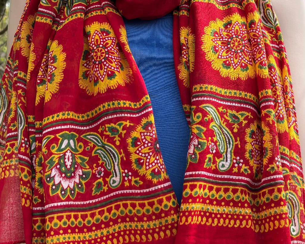 (37) Pareo - sjaal - omslagdoek - India - 100% cotton, Kleding | Dames, Mutsen, Sjaals en Handschoenen, Ophalen of Verzenden, Zo goed als nieuw