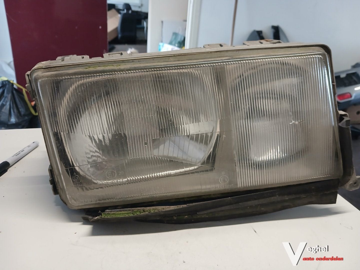 MB W201 1.8B 4 bak sedan Koplamp RV '93