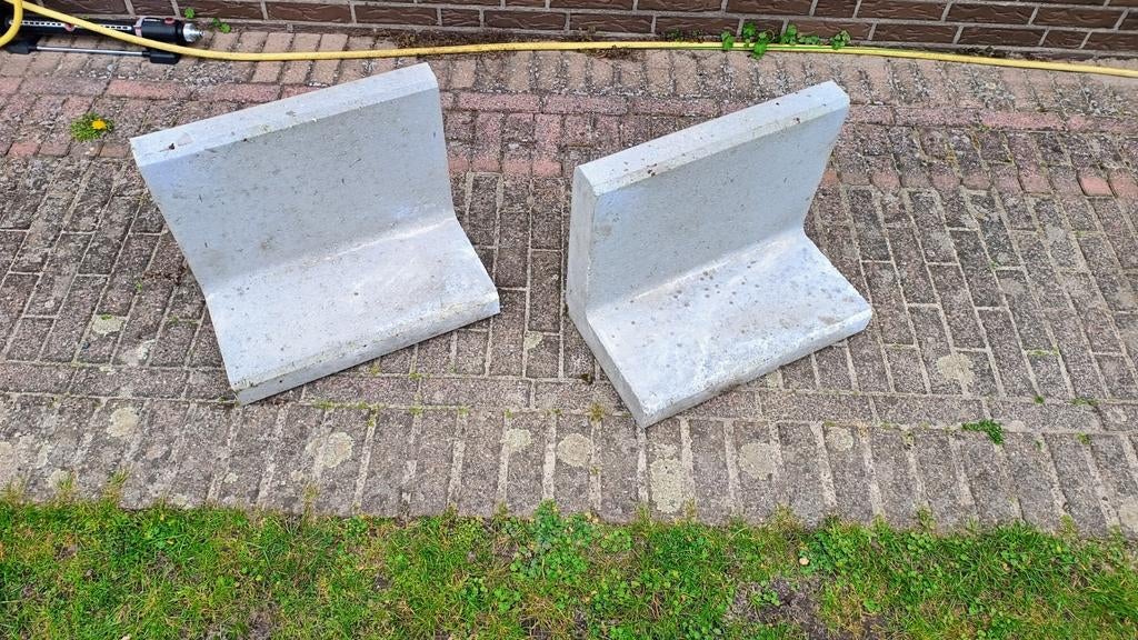 2x Betonnen L-element keerwanden nieuw, Ophalen, Gebruikt
