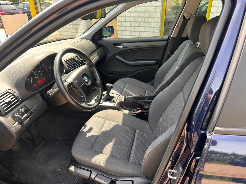 BMW 3-serie 316i Essence, Auto's, Achterwielaandrijving, 4 cilinders, Blauw, Bedrijf