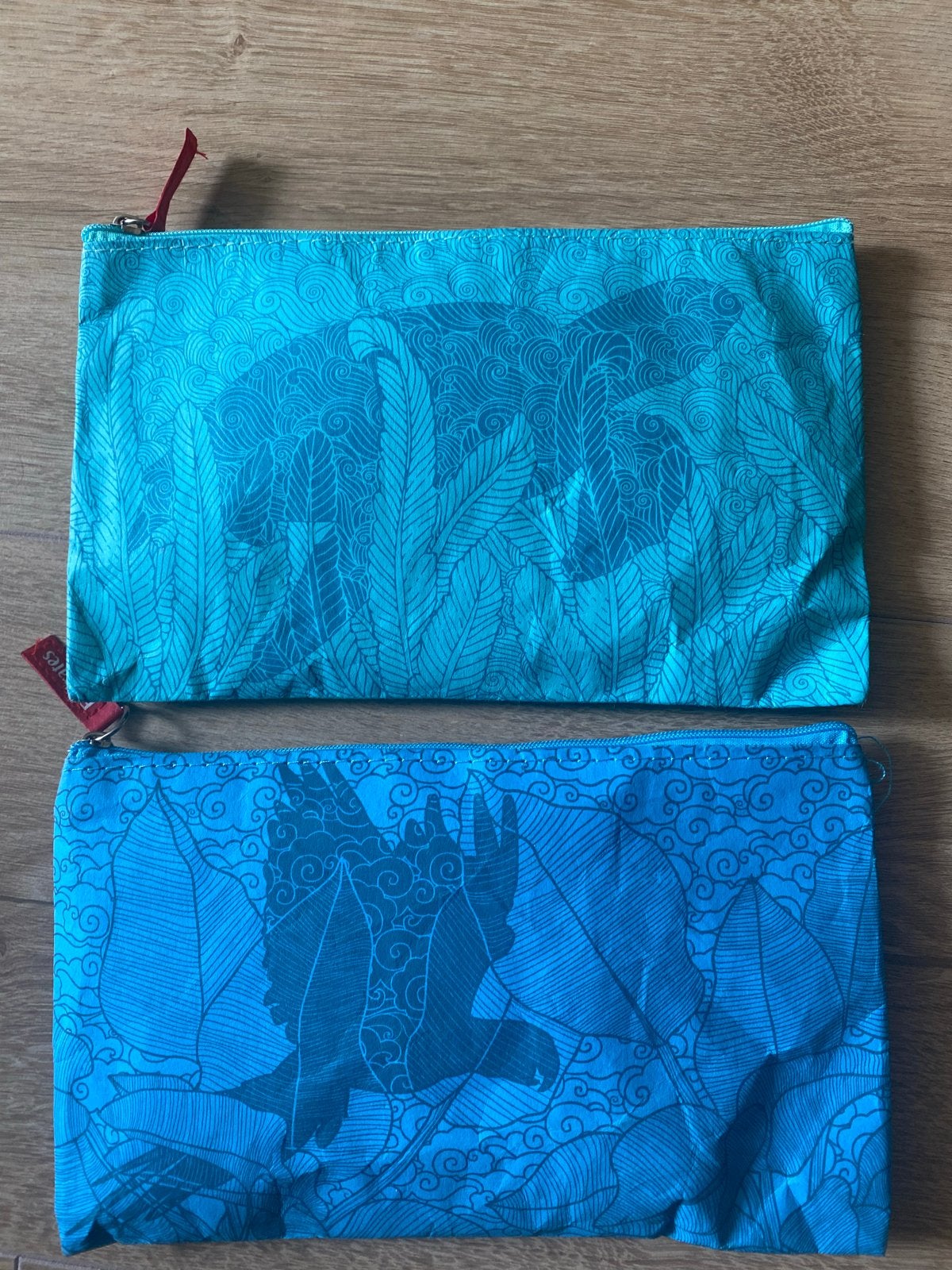 Emirates United for Wildlife etuis (2 stuks), Ophalen of Verzenden, Nieuw, Blauw, Overige typen