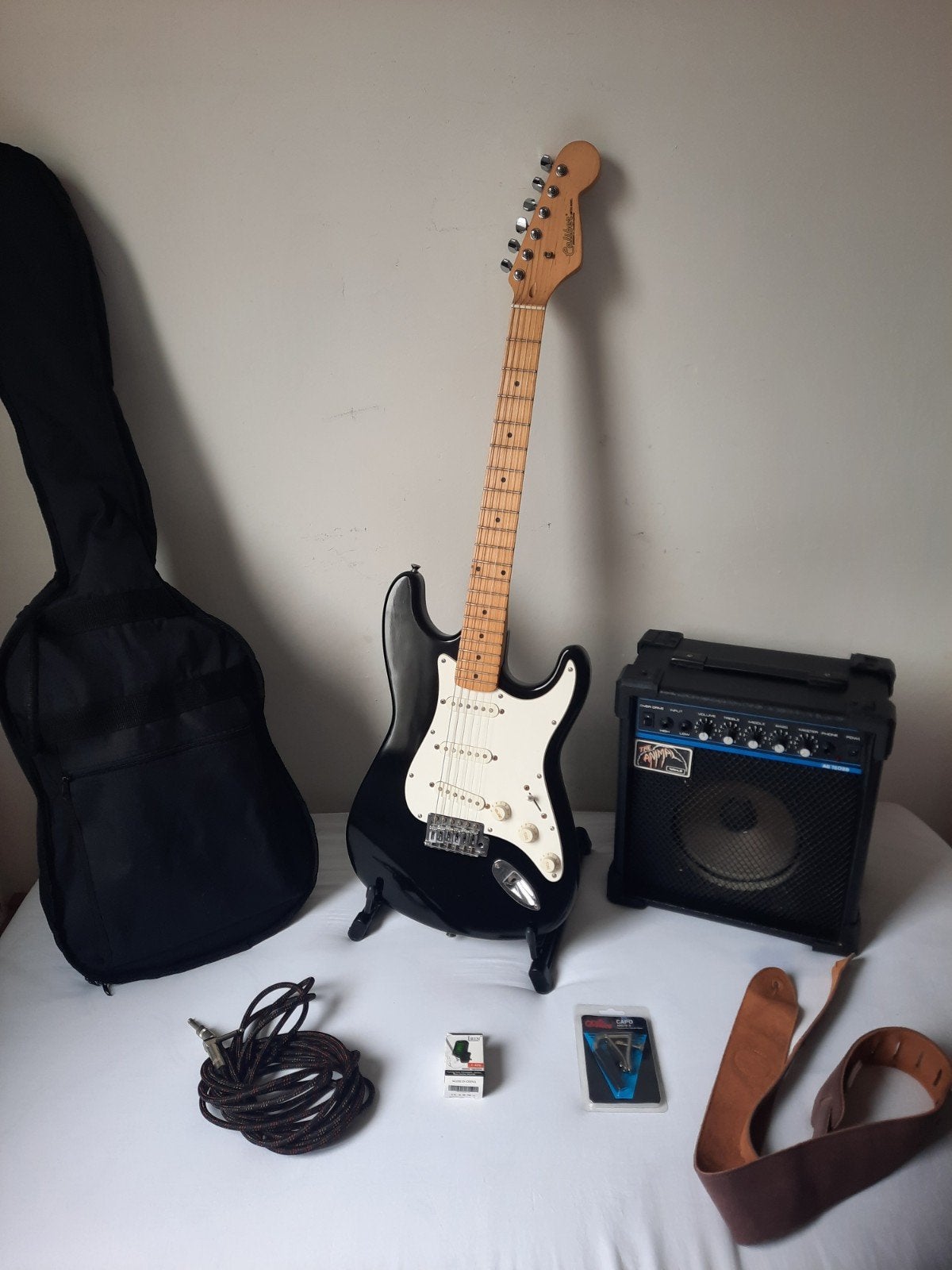 Stratocaster electrische gitaar Versterker Alle toebehoren, Met versterker, Zo goed als nieuw, Solid body, Ophalen