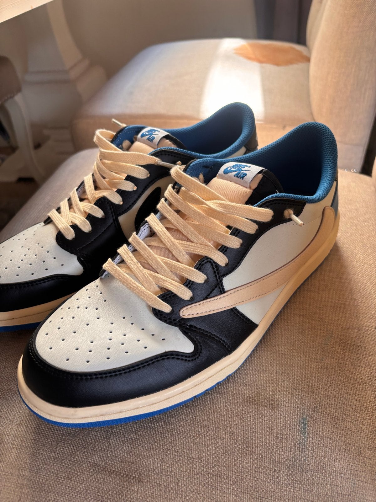 Nike Air Jordan 1 Low Travis Scott, Ophalen of Verzenden, Nieuw, Zwart, Sneakers of Gympen
