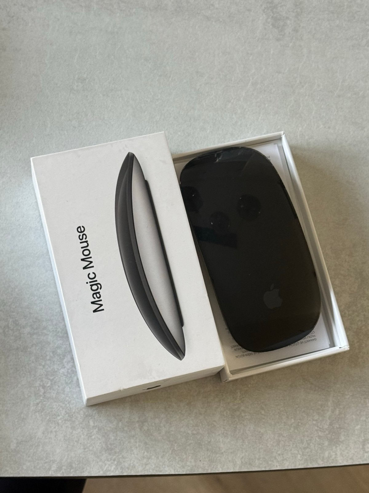 Apple Magic Mouse 2 Zwart - Draadloos en Oplaadbaar, Computers en Software, Rechtshandig, Muis, Gebruikt, Ophalen of Verzenden