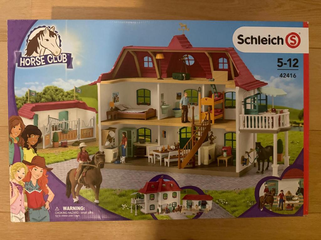 Schleich woonhuis met stal 42416, Kinderen en Baby's, Speelgoed | Overig, Ophalen of Verzenden, Zo goed als nieuw, Jongen of Meisje