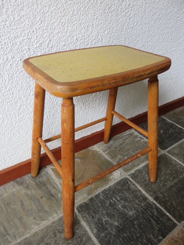 Vintage houten kruk met gele terrazzo look zitting, Ophalen, Gebruikt, Hout