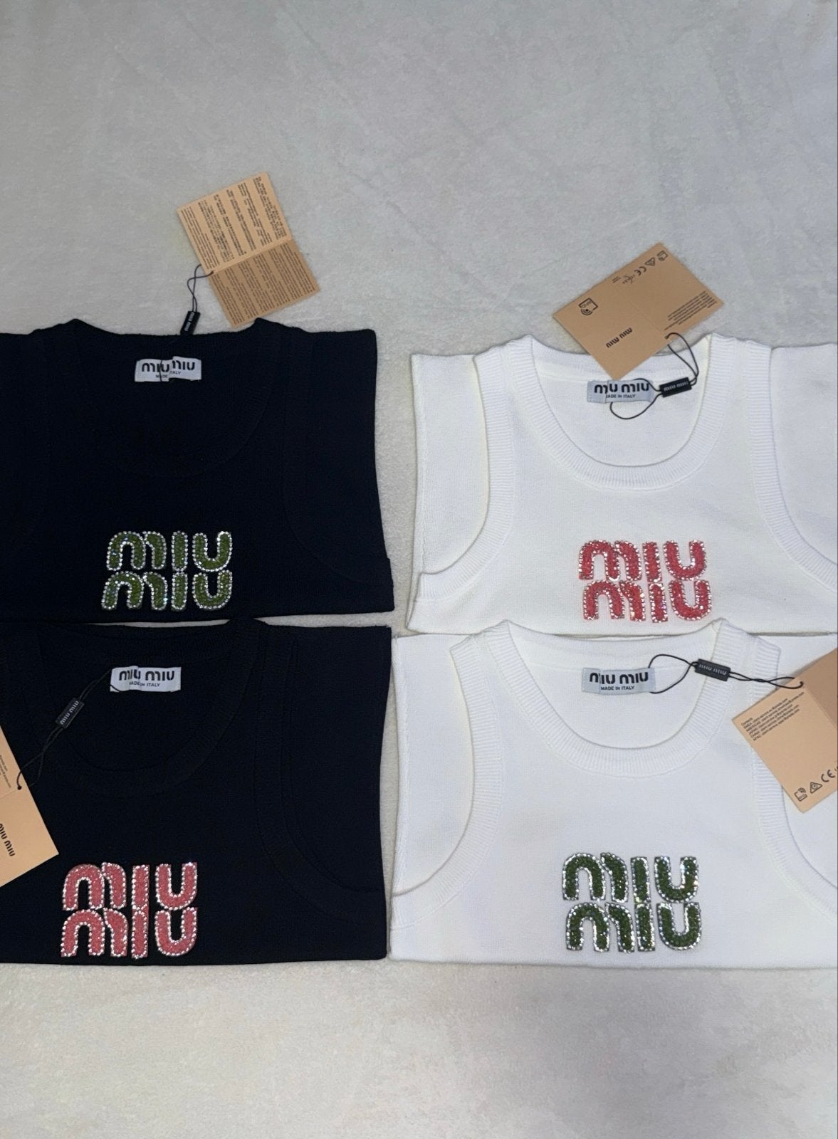 Miu Miu tanktop met strass logo - Nieuw met kaartjes, Kleding | Dames, T-shirts, Zwart, Nieuw, Ophalen of Verzenden, Maat 36 (S)