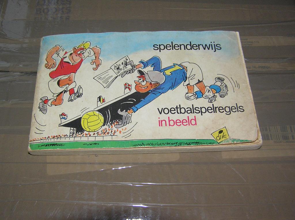 Spelenderwijs- Tekeningen Dik Bruynesteyn, Boeken, Gelezen, Ophalen of Verzenden, Balsport, KNVB