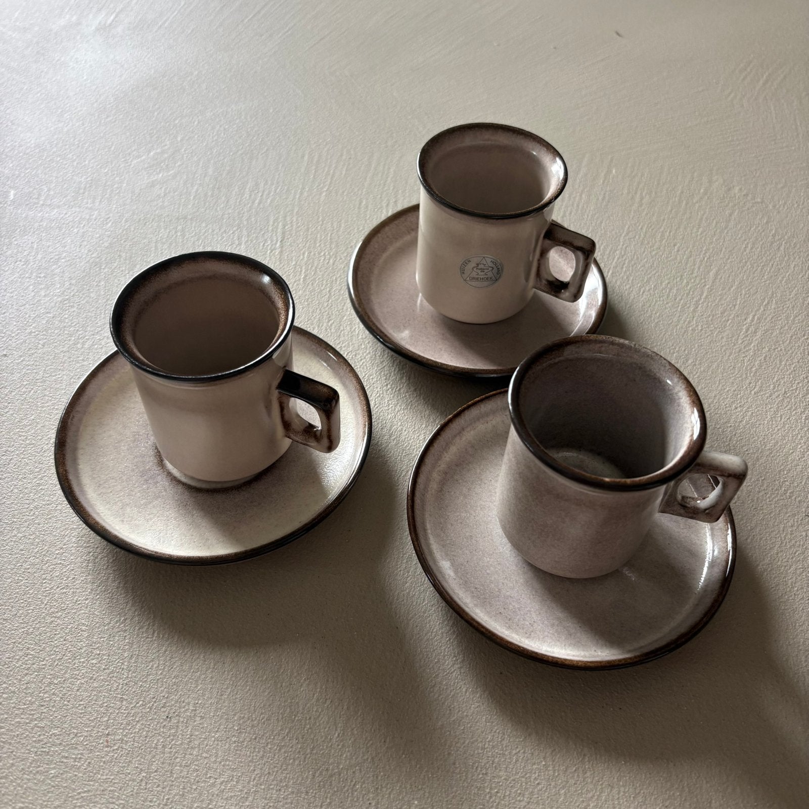 Potterie de driehoek huizen holland 3 kopjes met schotels, Overige merken, Keramiek, Vintage, Ophalen of Verzenden
