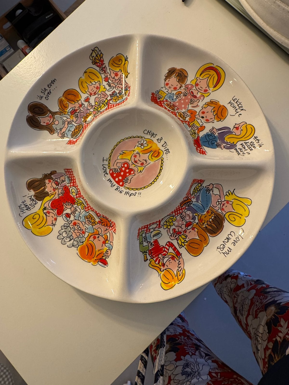 Blond Amsterdam Chips & Dips schaal - 'I love my big hips', Gebruikt, Keramiek, Ophalen of Verzenden, Schaal of Schalen
