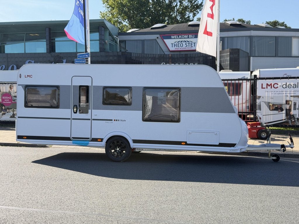 LMC Style 450D Grey Line Comfort, Queensbed, 2027, Schokbreker, Bedrijf, Treinzit, 6 tot 7 meter