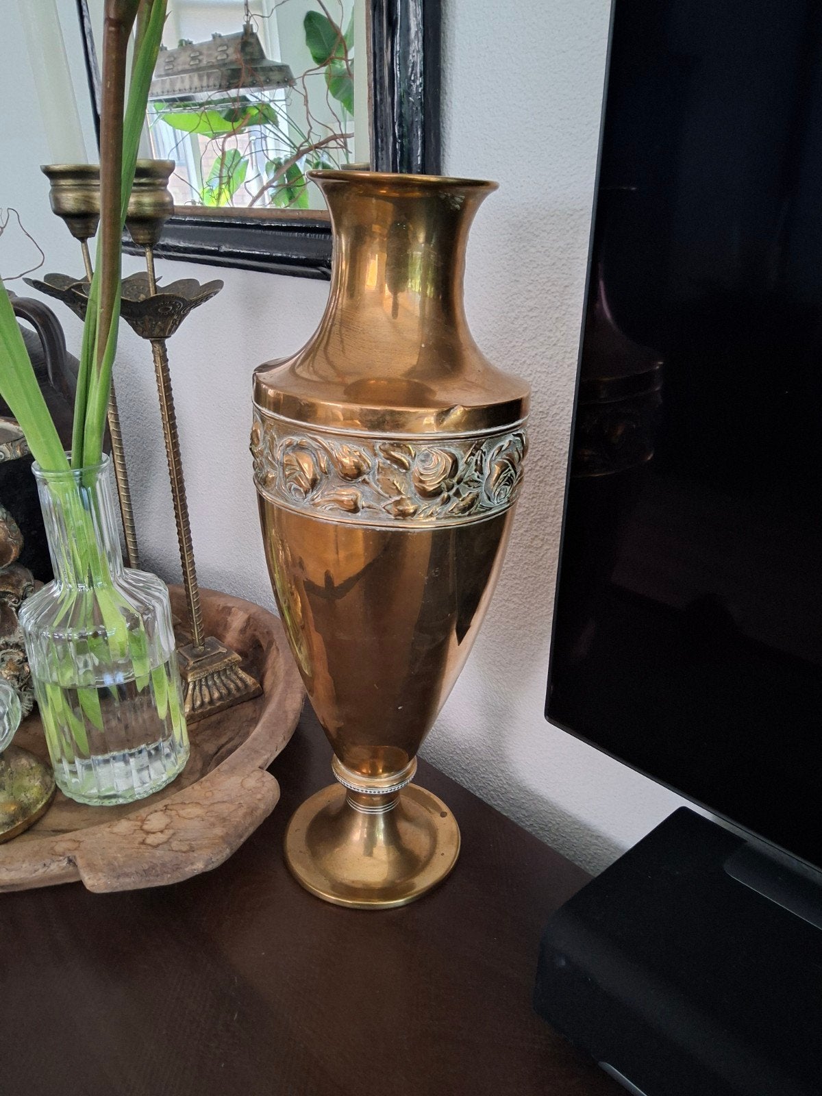 Antieke koperen vaas met reliëfdecoratie, Antiek en Kunst, Ophalen of Verzenden