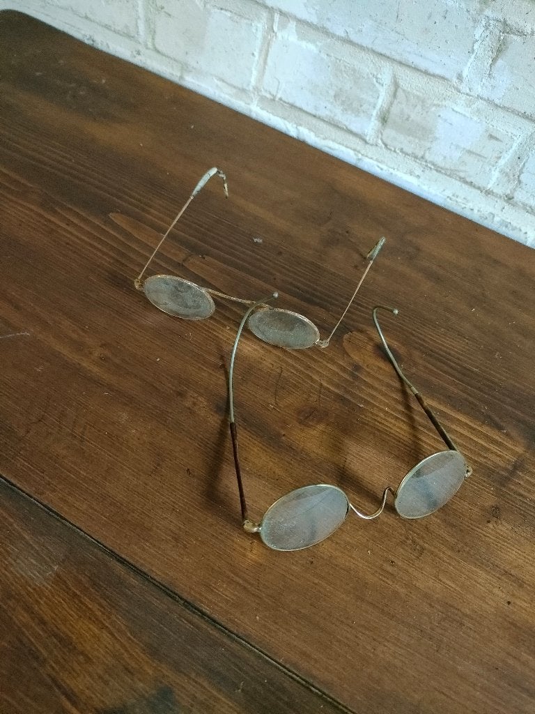 2 brocante antieke brillen heel oud voor € 12.50, Antiek en Kunst, Curiosa en Brocante, Ophalen of Verzenden