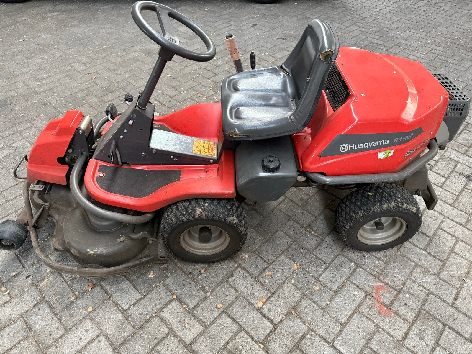 Husqvarna R15V2 Zitmaaier - Krachtige Kawasaki V twin motor, Tuin en Terras, Grasmaaiers, Ophalen, Cirkelmaaier, Gebruikt, Benzine-grasmaaier