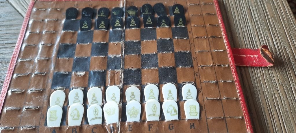 schaakspel zakmodel zeer oud, Hobby en Vrije tijd, Ophalen of Verzenden, Gebruikt