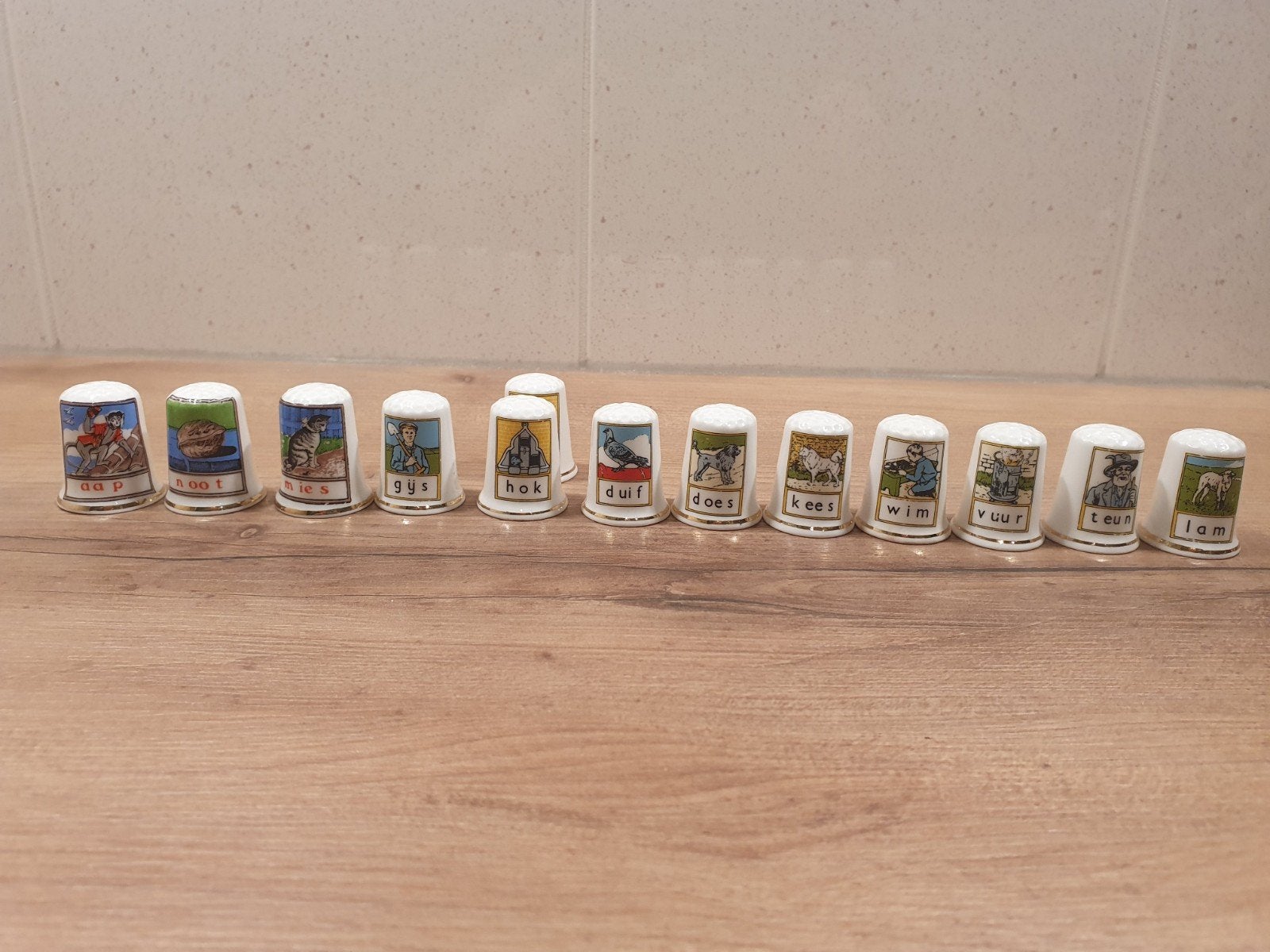 Vingerhoedjes aap - noot - mies  € 2,= pst, Ophalen of Verzenden