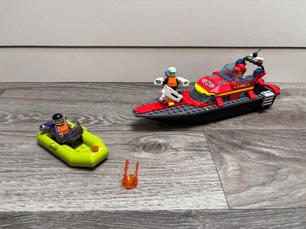 Lego 60373 Reddingsboot Brand, City, Lego, Ophalen of Verzenden, Zo goed als nieuw