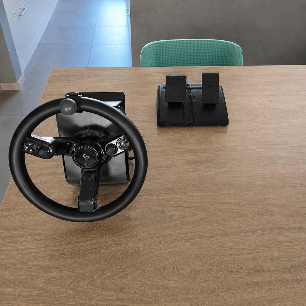 Logitech Heavy Equipment / Stuur + pedalen, Racestuur, Ophalen of Verzenden, Zo goed als nieuw, PC
