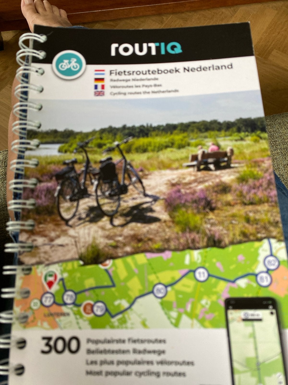 RoutIQ Fietsrouteboek Nederland - 300 Populairste Routes, Overige merken, Fiets- of Wandelgids, Ophalen of Verzenden, Zo goed als nieuw