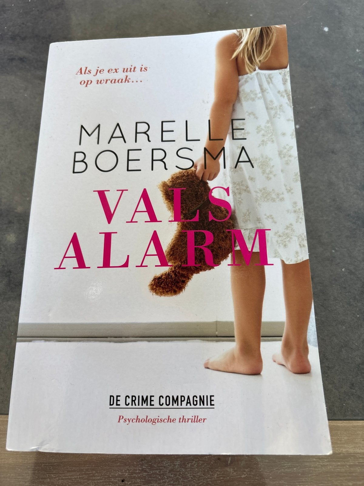 Vals Alarm - Marelle Boersma (Psychologische thriller), Ophalen of Verzenden, Gelezen, Nederland